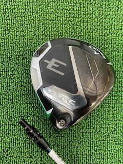 エリートXドライバーヘッドのソール部分とシャフトスリーブ