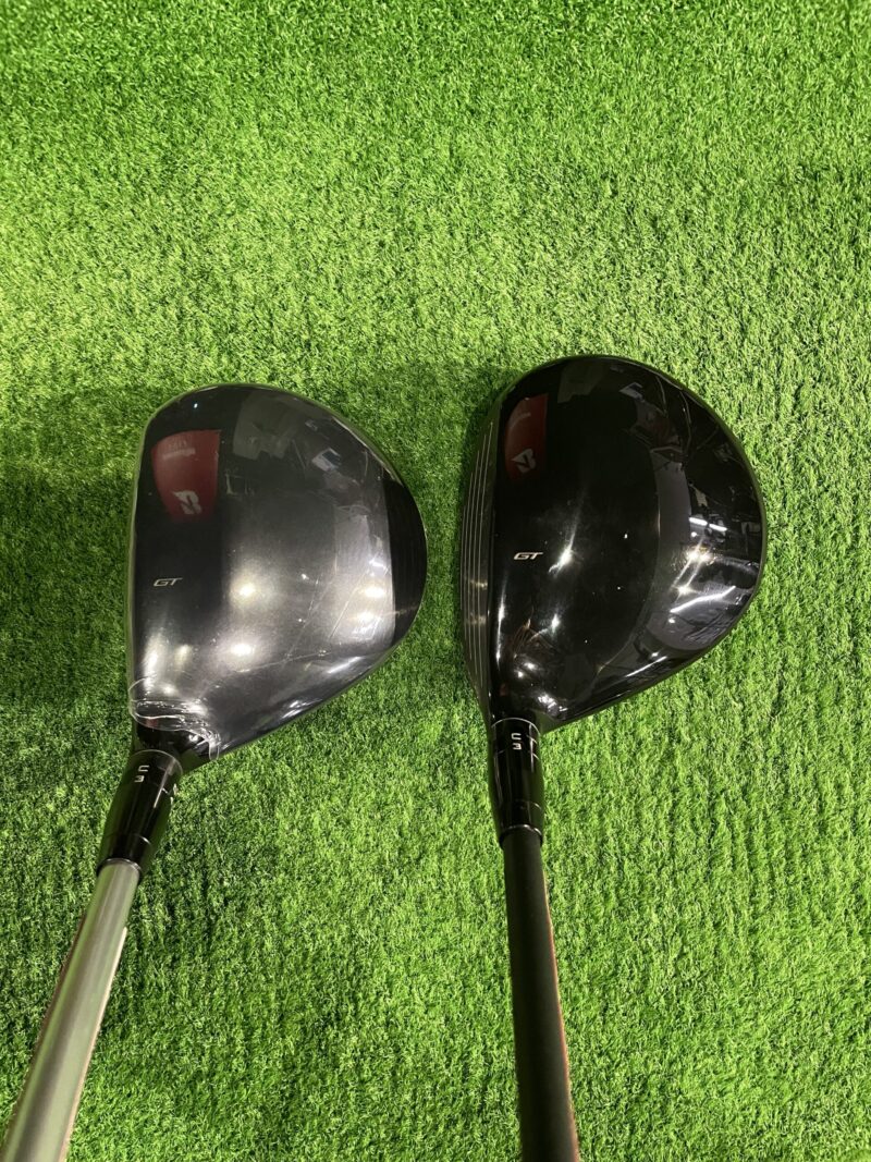 左 GT1 3W 右 GT1 3TOURフェアウェイウッドのクラウン部分