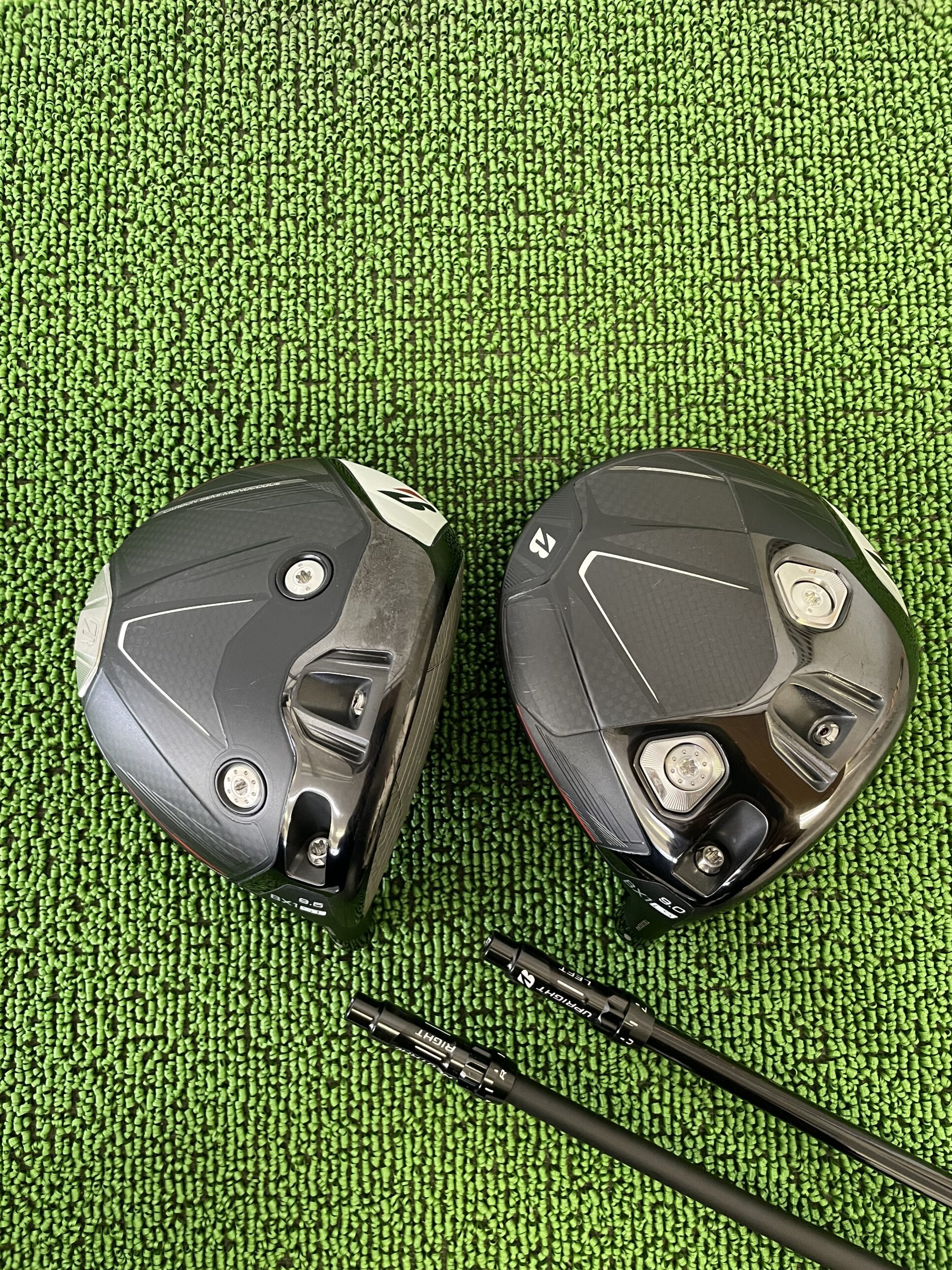左 BX1ST 右 BX1LS ドライバーヘッドのソール部分とシャフトスリーブ