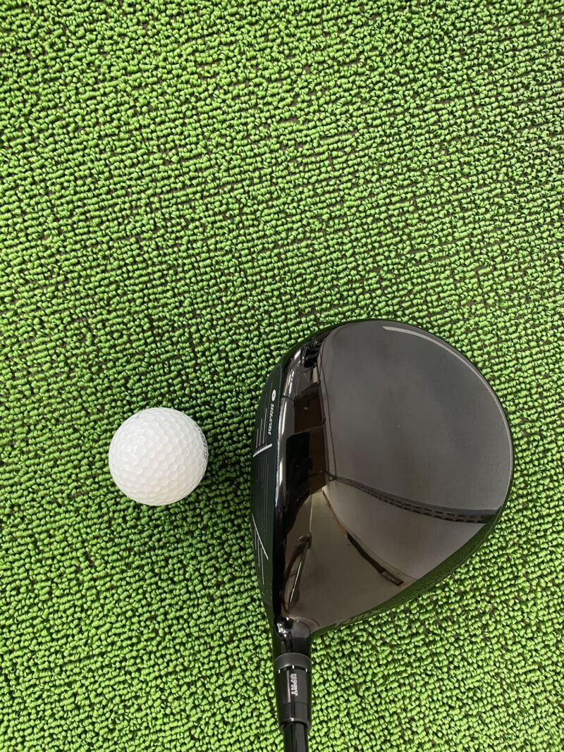 DD-2ドライバーヘッドのクラウン部分とボール