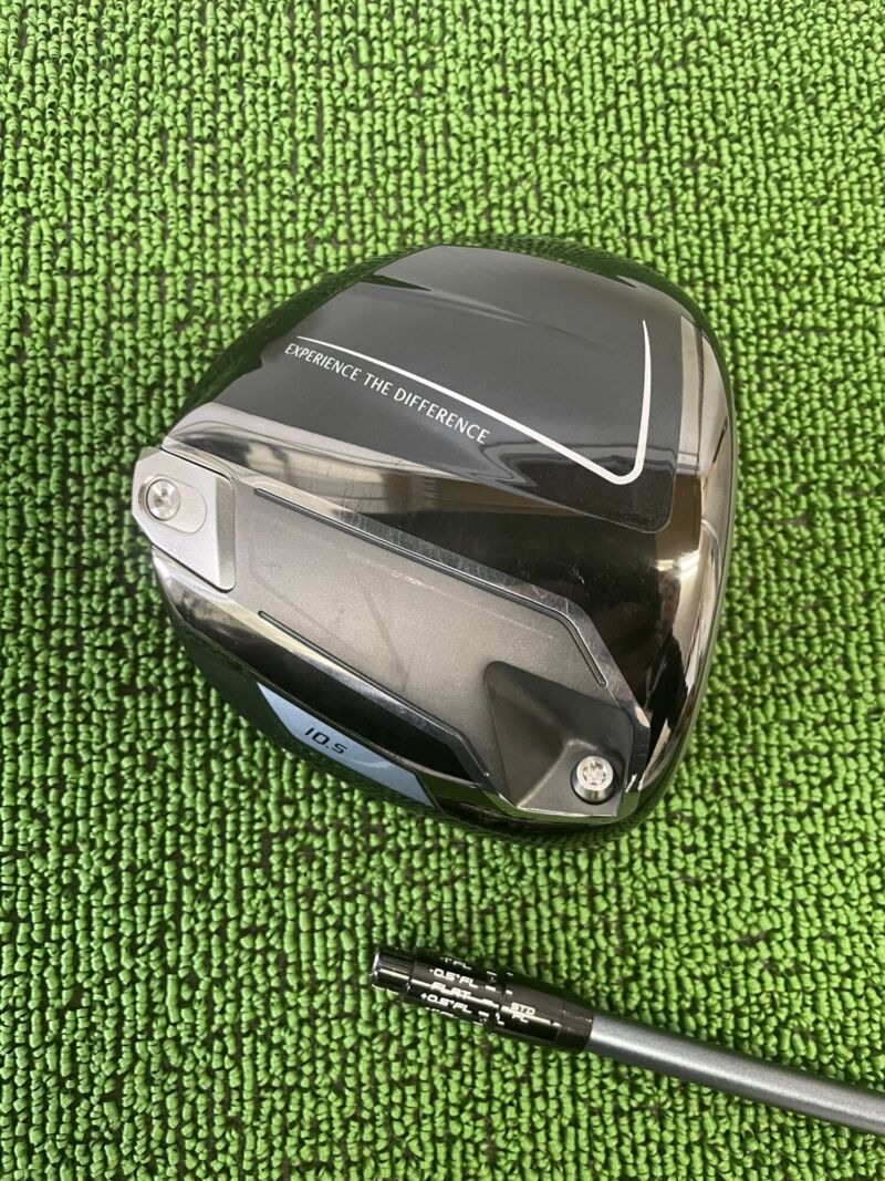 XXIO14ドライバーヘッドのソール部分とシャフトスリーブ