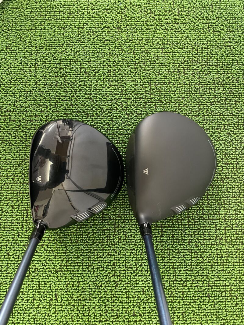 左 XXIO14　右 XXIO14 ＋ドライバーヘッドのクラウン部分