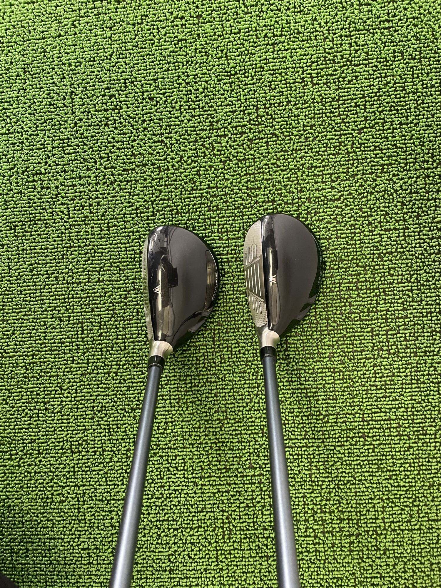 左 H3　右 H7　XXIO14ハイブリッドのクラウン部分