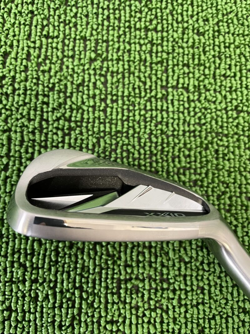 XXIO14アイアンヘッドのトップブレード、バックフェース