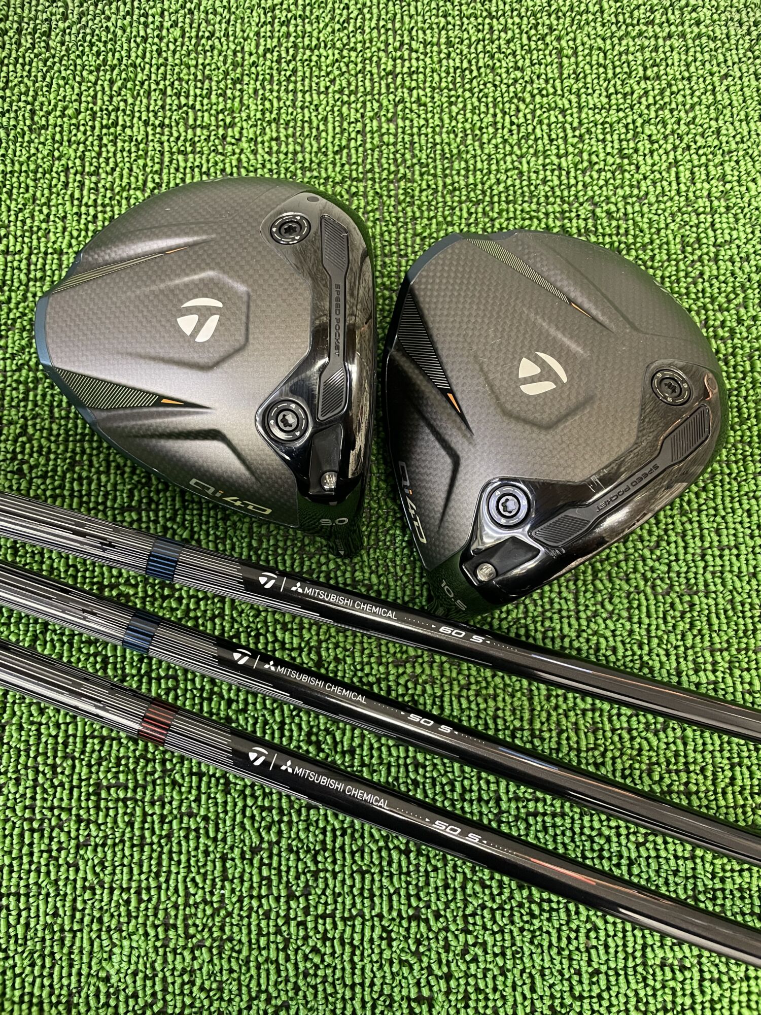 Qi4Dドライバーヘッドのソール部分と純正シャフト