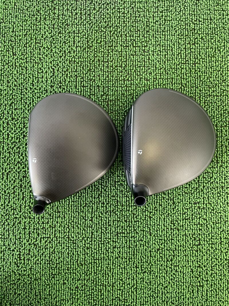 左 Qi4D　右 Qi4D MAXヘッドのクラウン部分