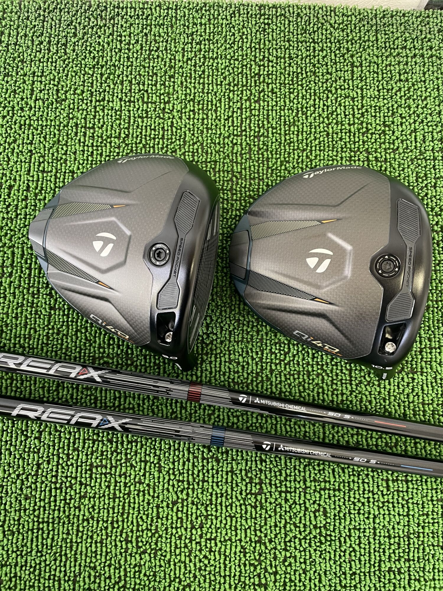 Qi4D MAXドライバーヘッドのソール部分と純正シャフト