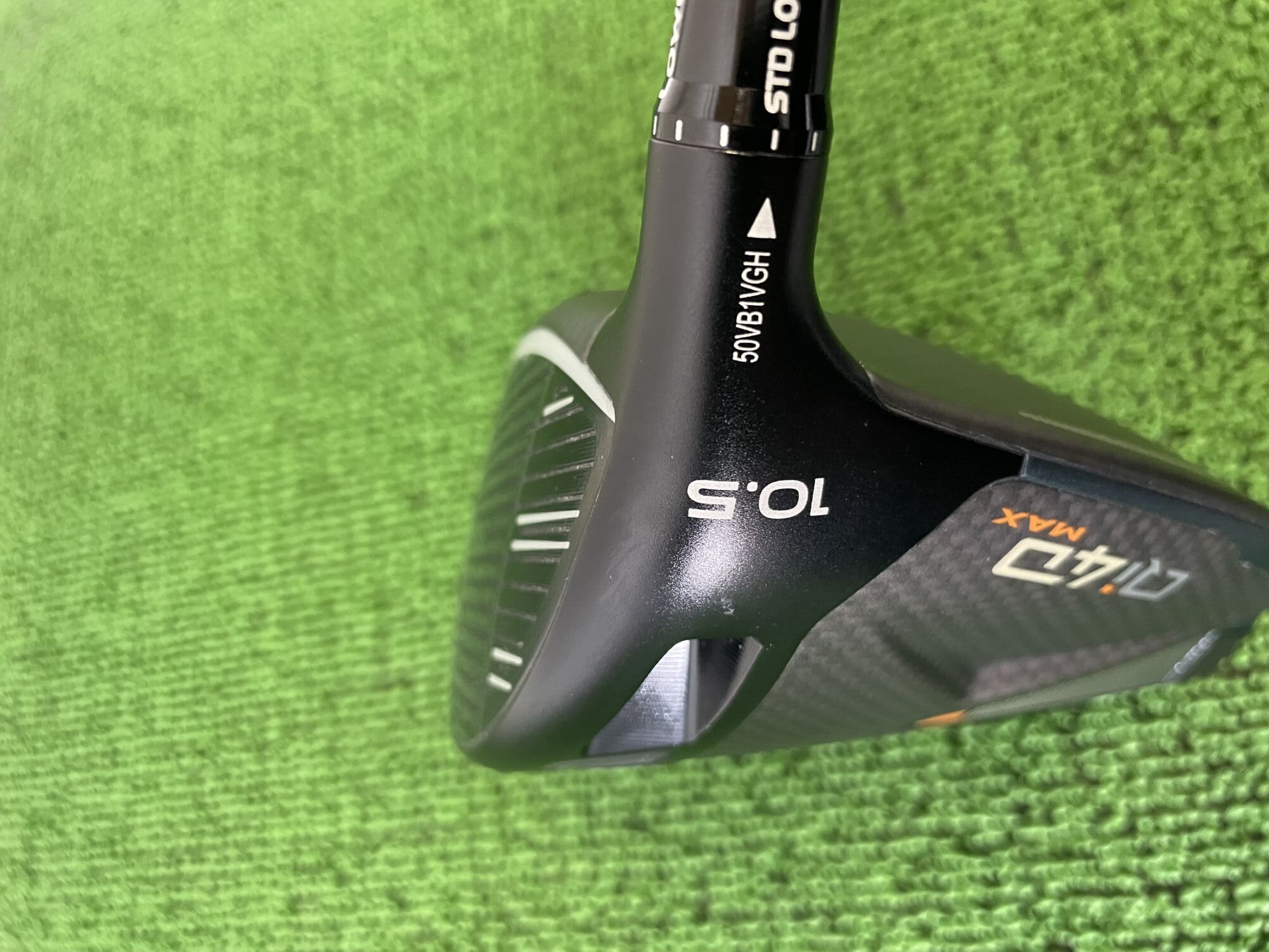 Qi4D MAXドライバーヘッドのネック側、フェース面