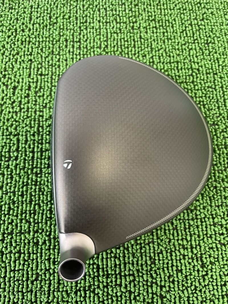 Qi4D MAX LITE ドライバーヘッドのクラウン部分