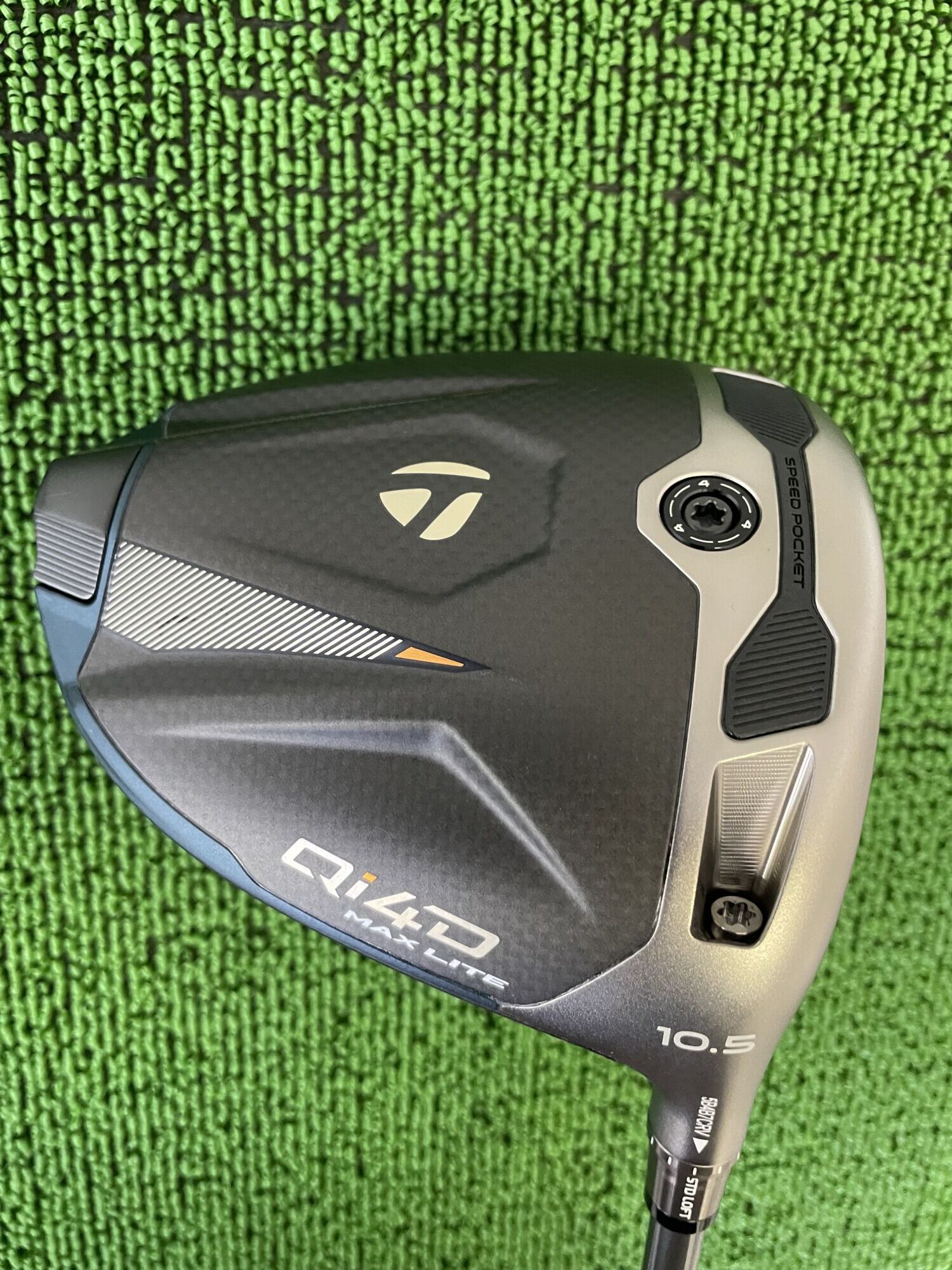 Qi4D MAX LITE ドライバーヘッドのソール部分