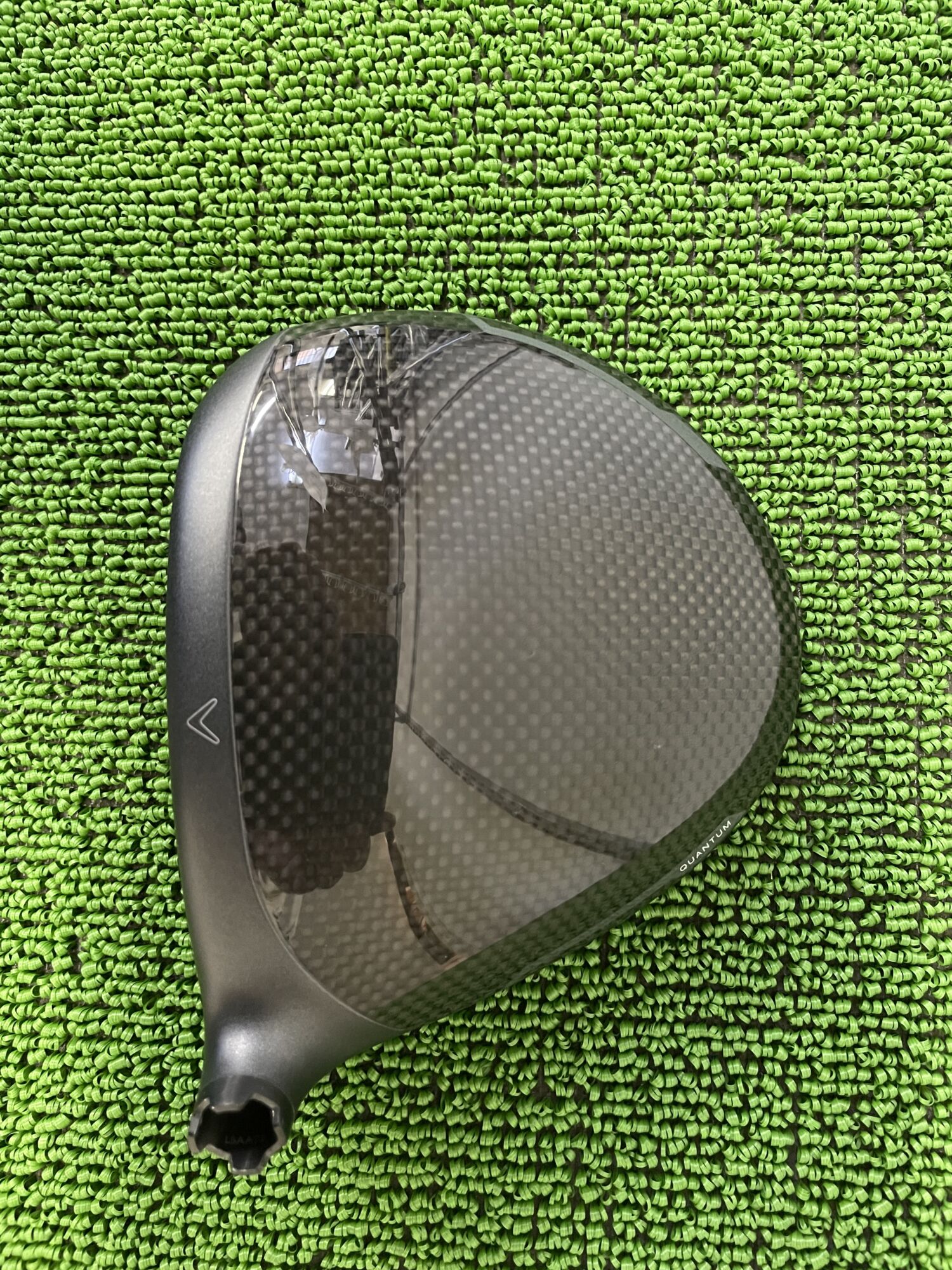 クアンタムマックスドライバーヘッドのクラウン部分