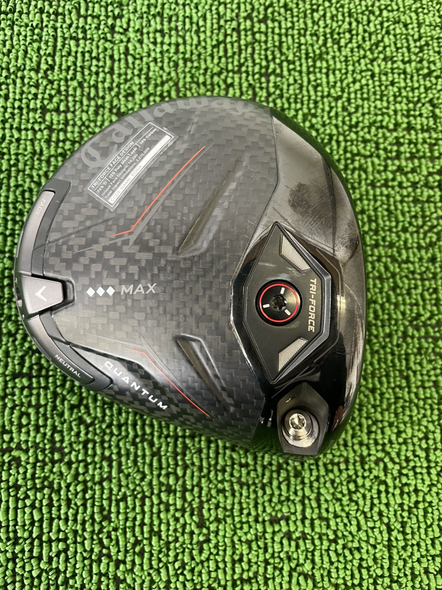クアンタムトリプルダイヤMAXドライバーヘッドのソール部分