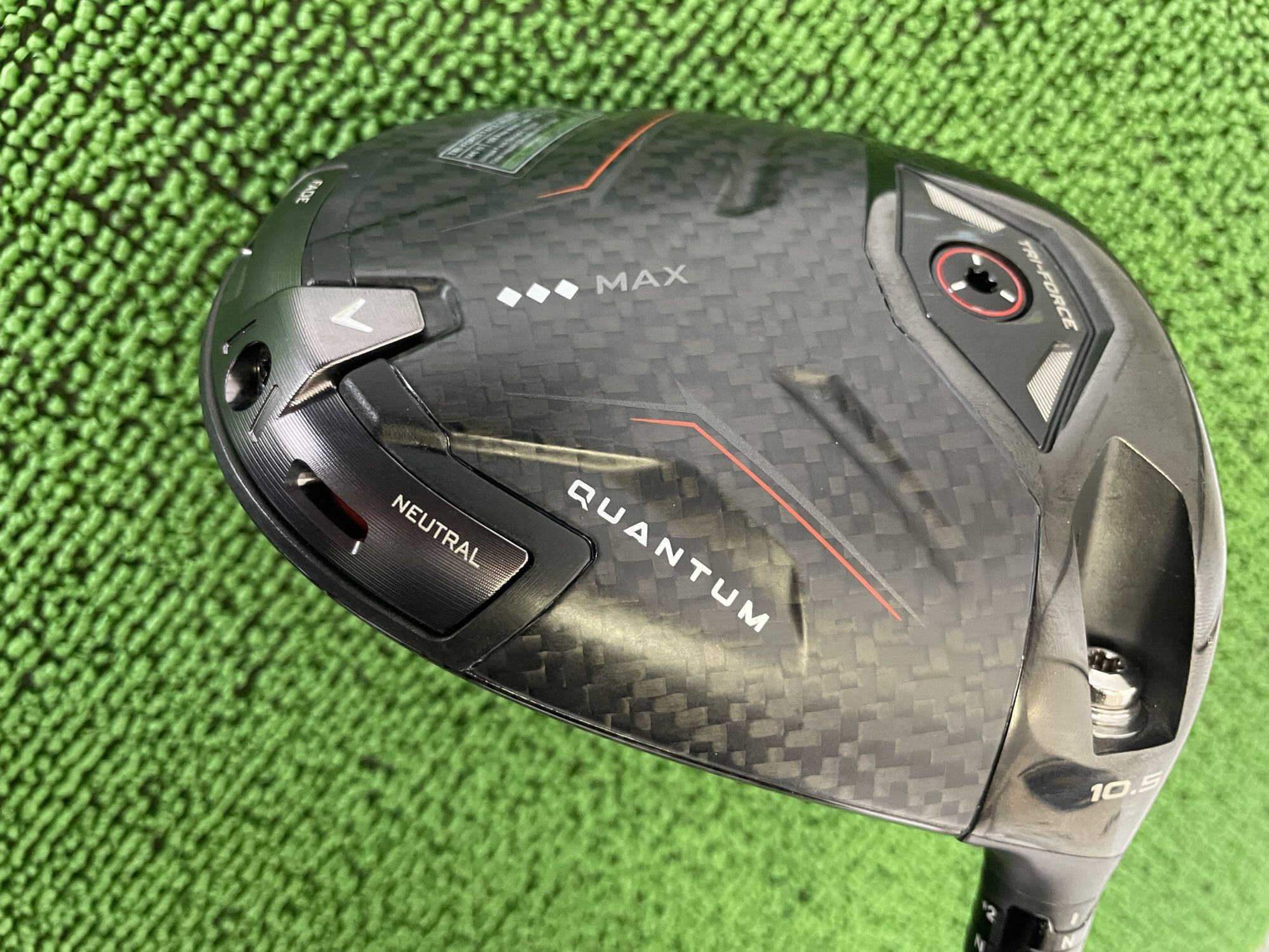 クアンタムトリプルダイヤMAXドライバーヘッドのソール部分