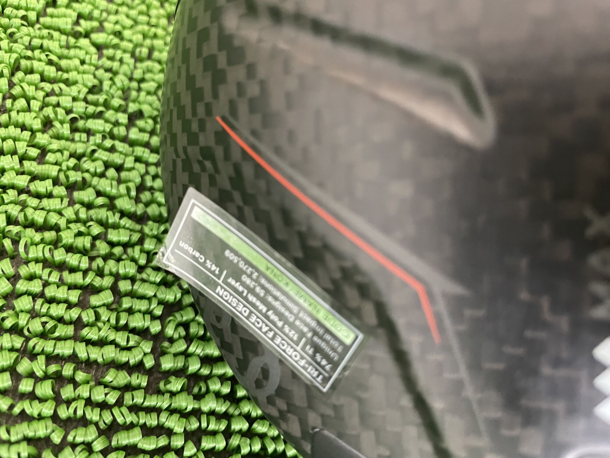 クアンタムトリプルダイヤMAXドライバーヘッドのソール部分とステッカー