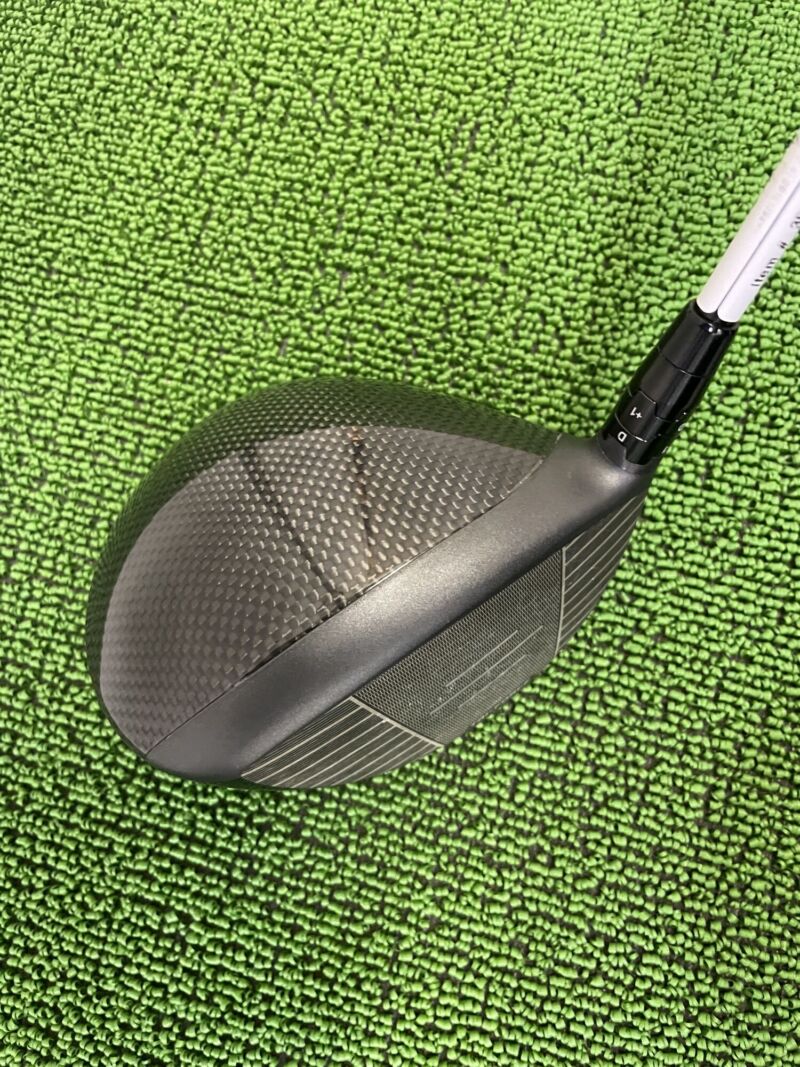 クアンタムトリプルダイヤドライバーヘッドのクラウン部分