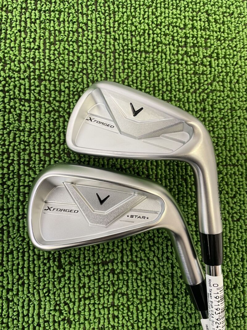 上 Xフォージド　下 Xフォージドスターアイアンのバックフェース