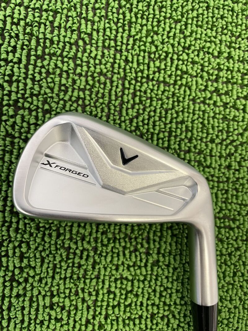  Xフォージドアイアンヘッドのバックフェース