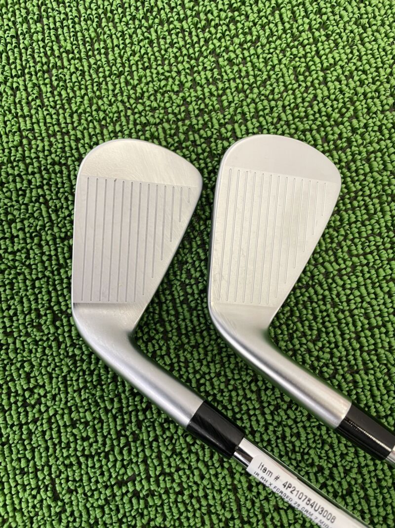 左 Xフォージド　右 Xフォージドスターのフェース面
