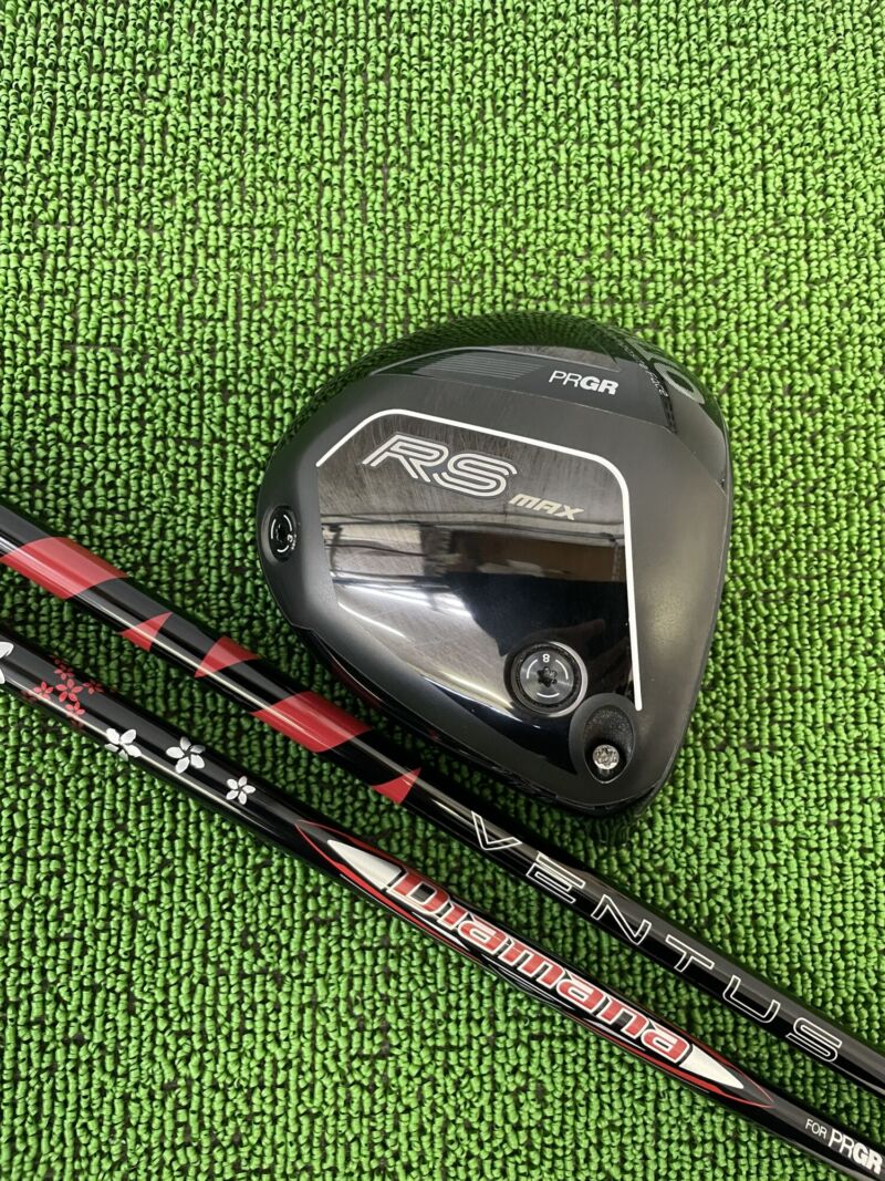 RS MAX DUOドライバーヘッドのソール部分と2種の純正シャフト