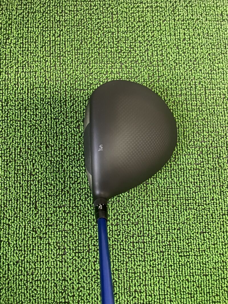 スリクソン ZXi RKT LSドライバーヘッドのクラウン部分