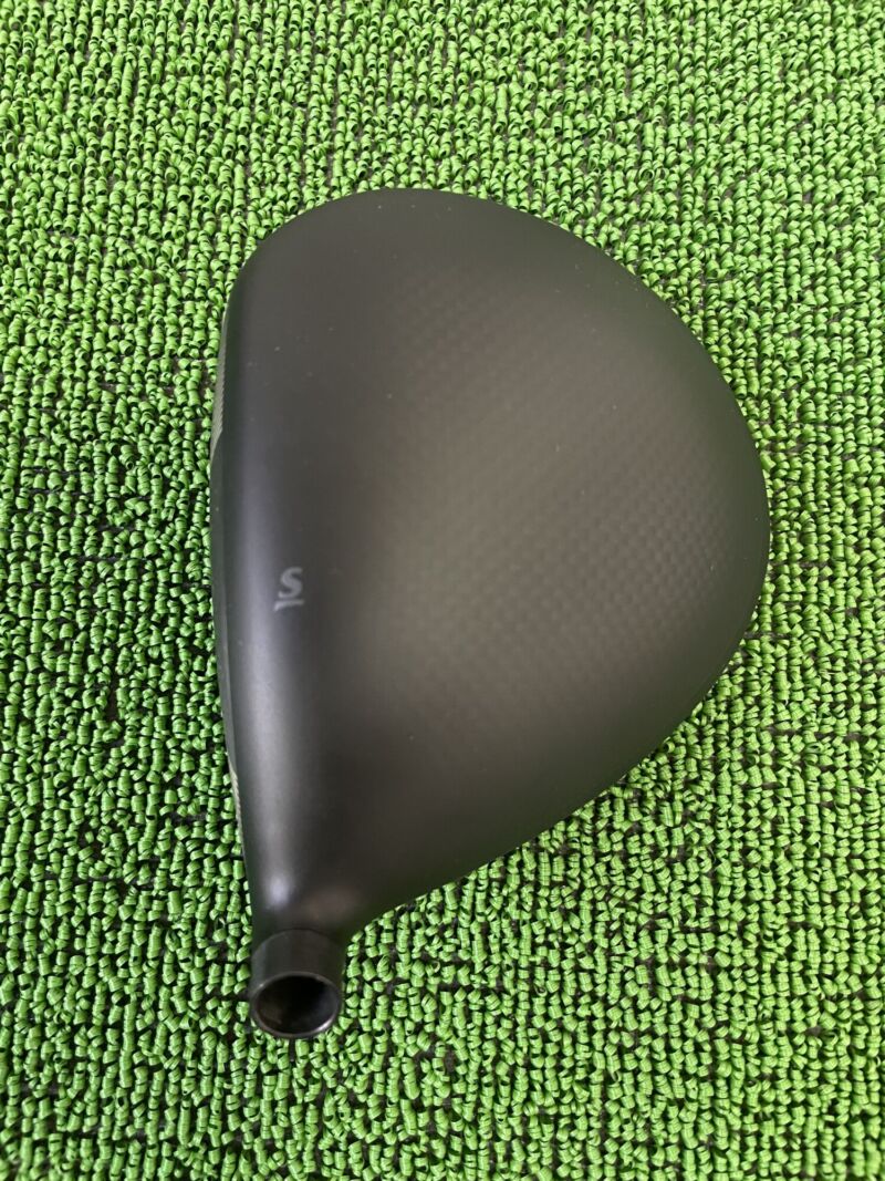 スリクソン ZXi RKT LSドライバーヘッドのクラウン部分