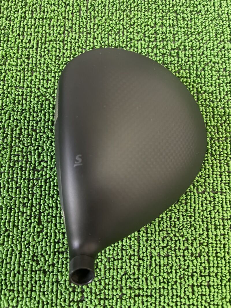 スリクソン ZXi RKT LSドライバーヘッドのクラウン部分